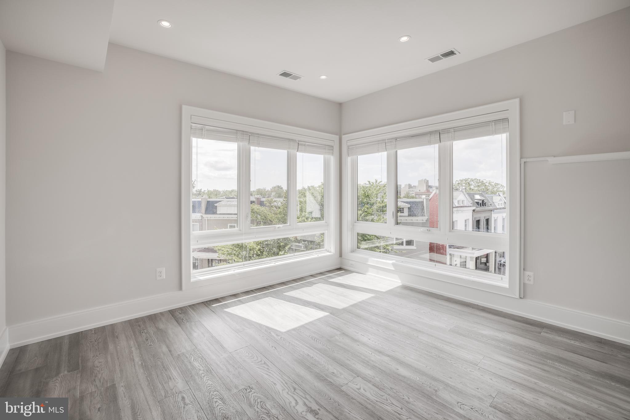 525 Park Road Northwest, Unit 304 Washington, DC 20010 - Photo 10 of 16