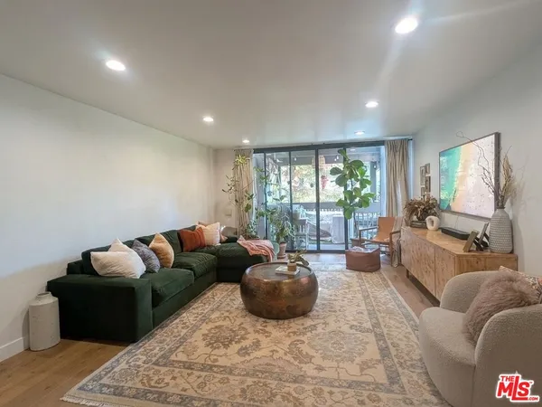$4,195 | 7765 West 91st Street, Unit F, Playa del Rey, CA 90293