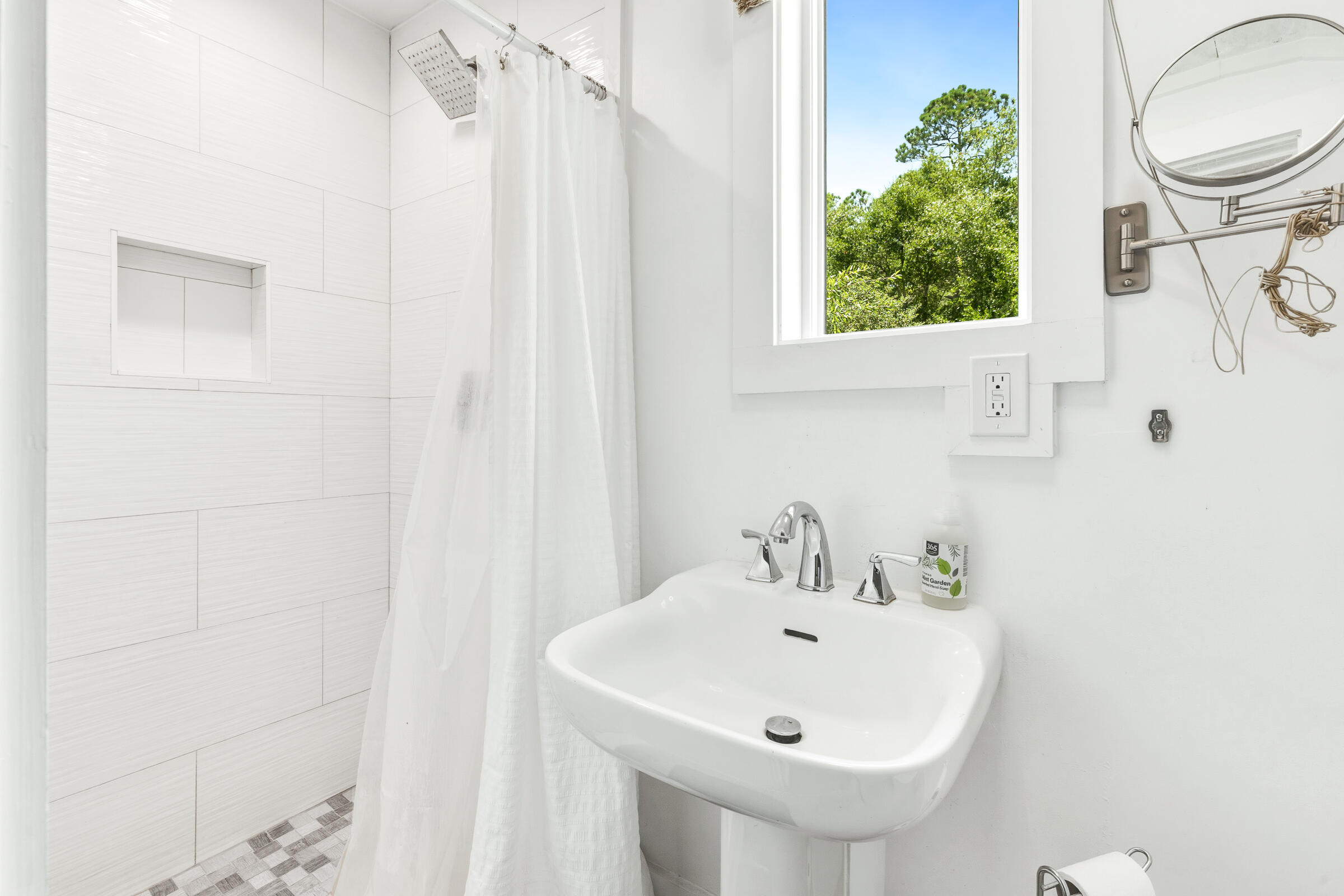 92 West Harborview Road Santa Rosa Beach, FL 32459 - Photo 19 of 34 Main House - Bathroom 2