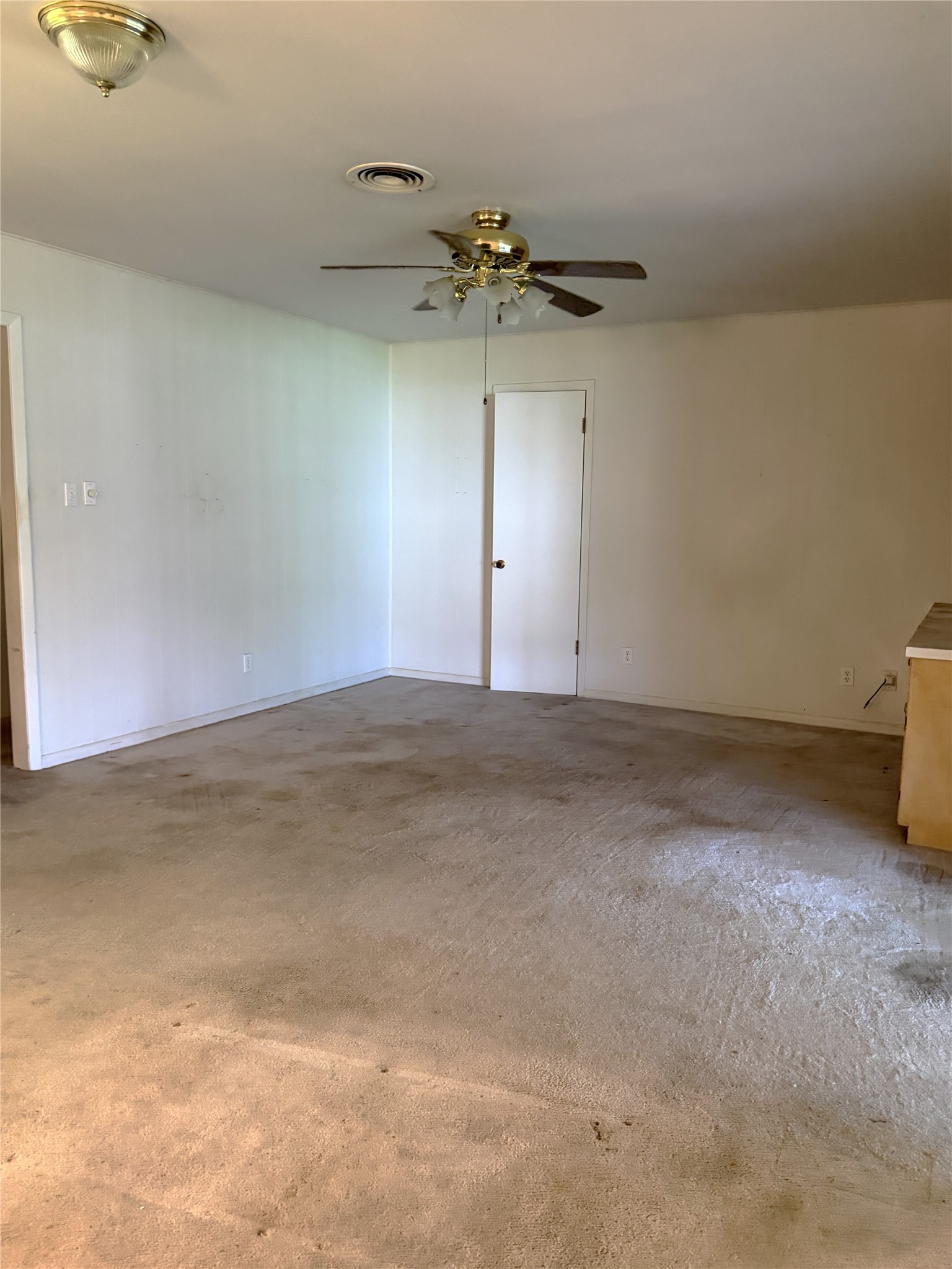 1036 8th Street Hempstead, TX 77445 - Photo 8 of 27 Family/Living room