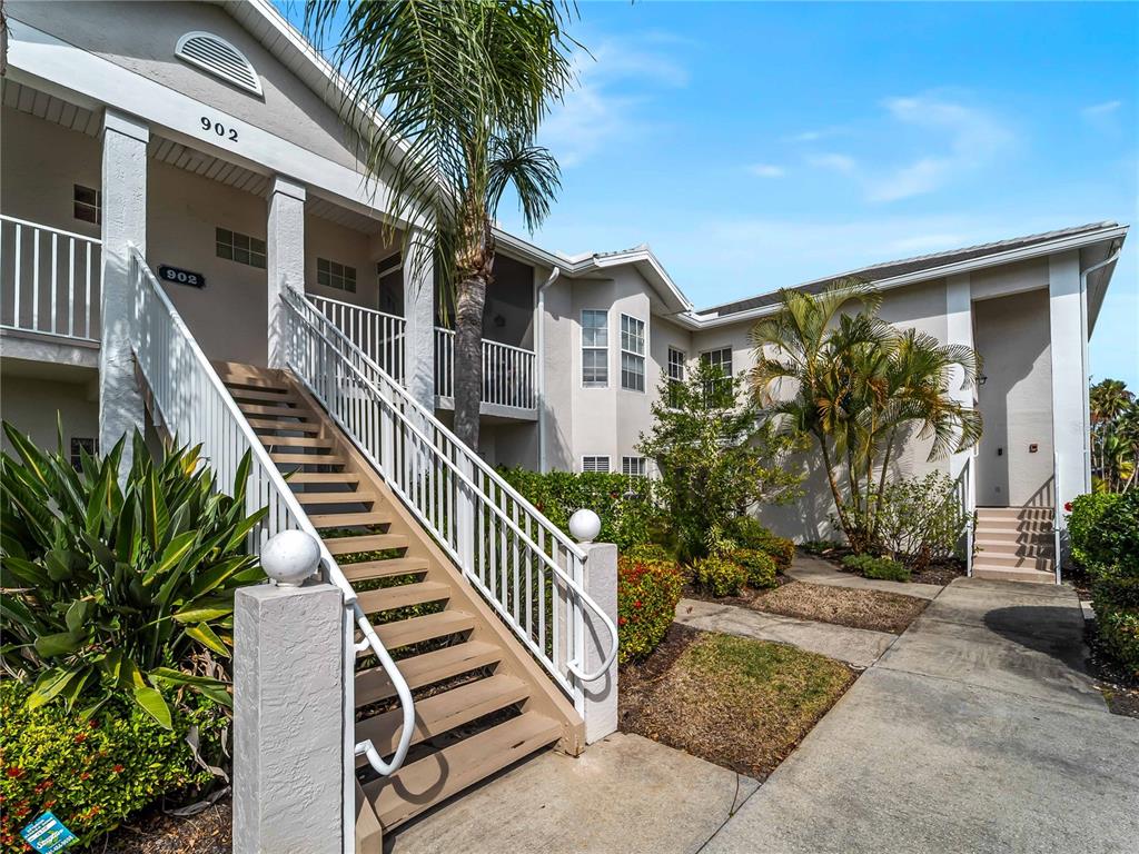 902 Addington Court, Unit 103 Venice, FL 34293 - Photo 11 of 48