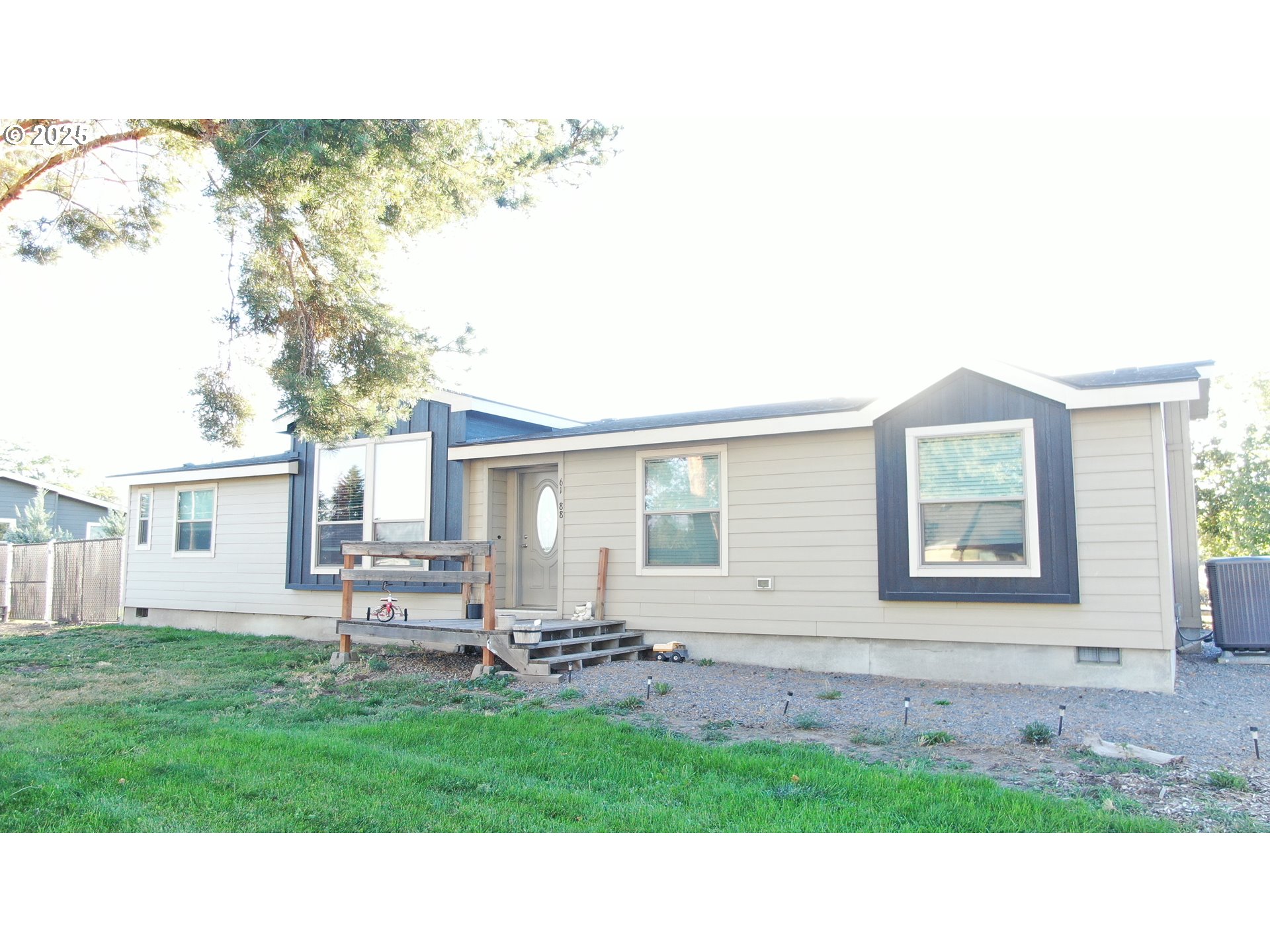 a black and white photo of a backyard