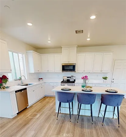 $719,900 | 25857 Oak Spgs Court, Homeland, CA 92548