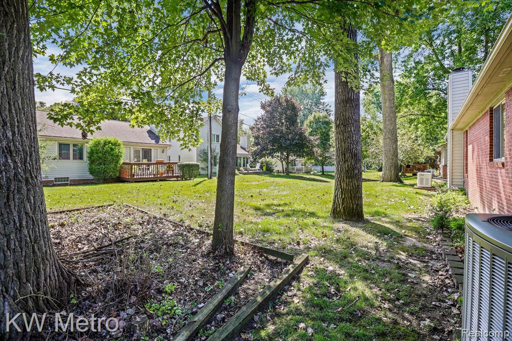 21542 Ruth Street Farmington Hills, MI 48336 - Photo 23 of 28