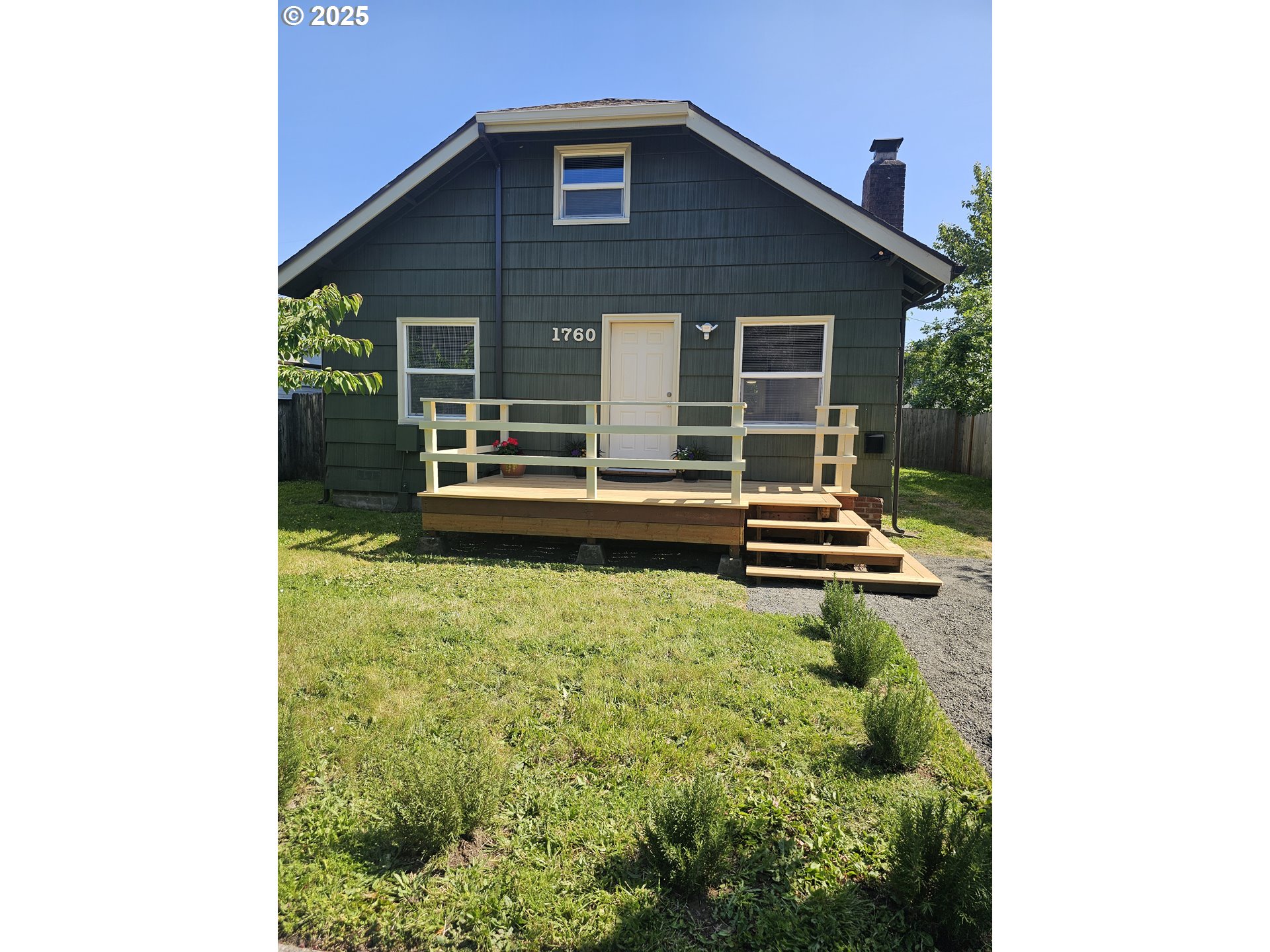 1760 West Broadway Eugene, OR 97402 - Photo 2 of 40 a house view with a garden space