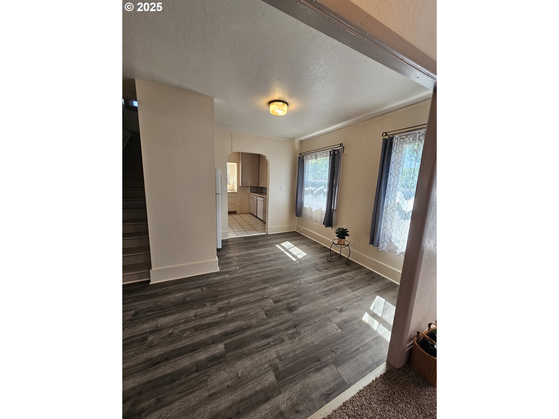 1760 West Broadway Eugene, OR 97402 - Photo 9 of 40 a view of an entryway of a house