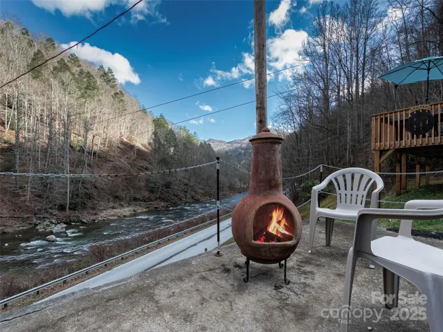 $475,000 | 12982 Us Highway, Burnsville, NC 28714