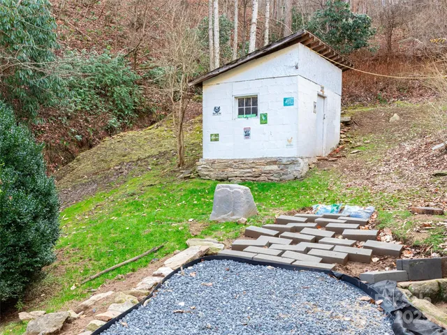 $475,000 | 12982 Us Highway, Burnsville, NC 28714