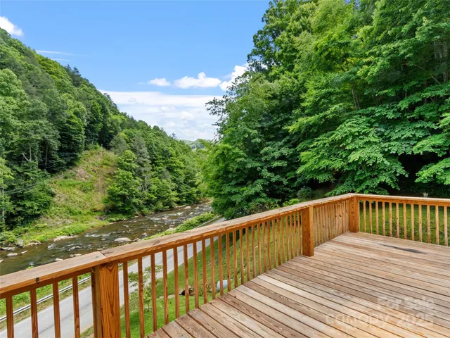 $475,000 | 12982 Us Highway, Burnsville, NC 28714