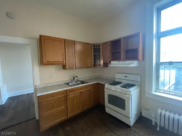 $2,000 | 153 Ellison Street, Unit 3, Paterson, NJ 07505