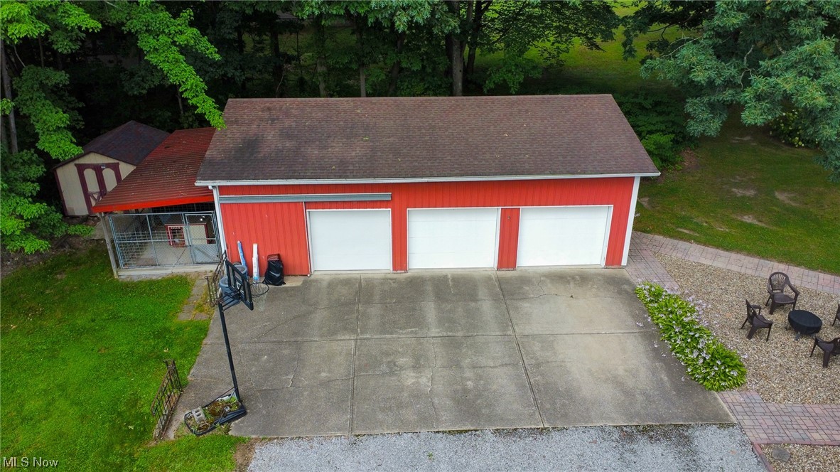 7402 Chestnut-Ridge Road Hubbard, OH 44425 - Photo 19 of 23 Garage