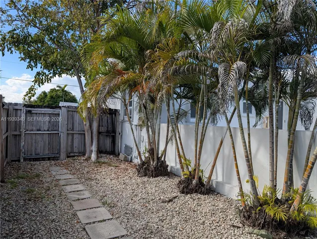 $4,000 | 311 Southwest 2nd Avenue, Unit 311, Dania Beach, FL 33004