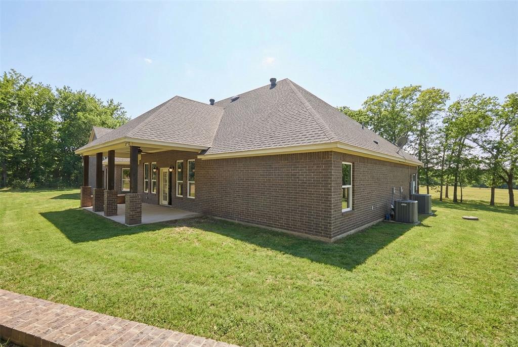 306 Garden Court Springtown, TX 76082 - Photo 11 of 39