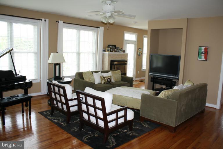42 Winning Colors Road Stafford, VA 22556 - Photo 8 of 28 Living Room