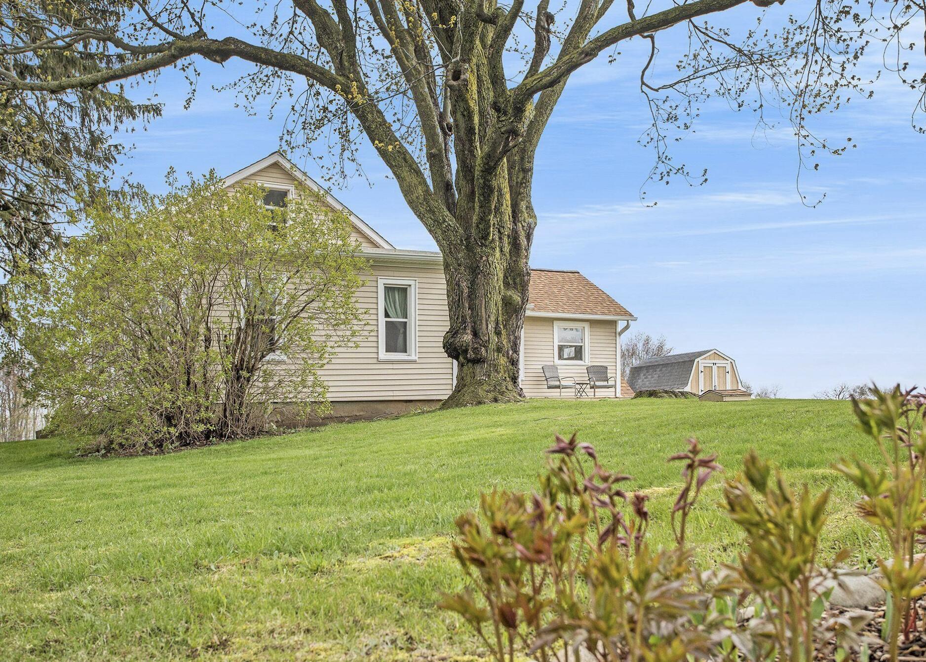 4371 South Ainger Road Charlotte, MI 48813 - Photo 2 of 15 SIDE OF HOME