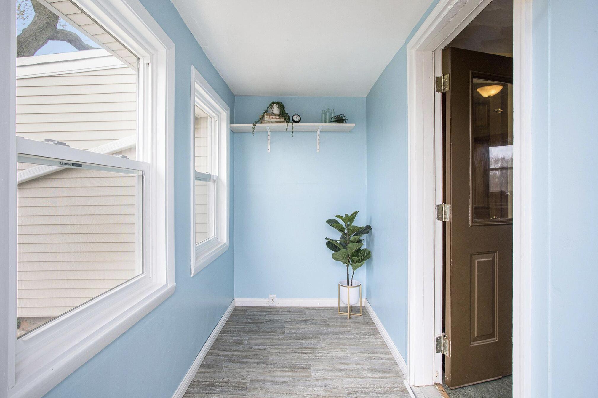4371 South Ainger Road Charlotte, MI 48813 - Photo 4 of 15 MUDROOM