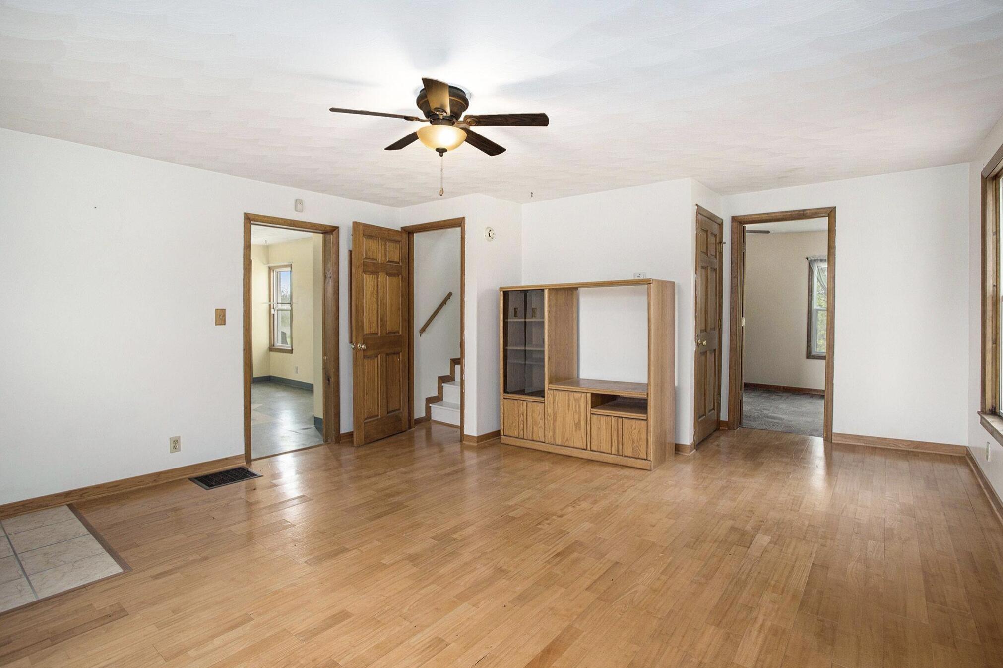 4371 South Ainger Road Charlotte, MI 48813 - Photo 8 of 15 LIVING ROOM
