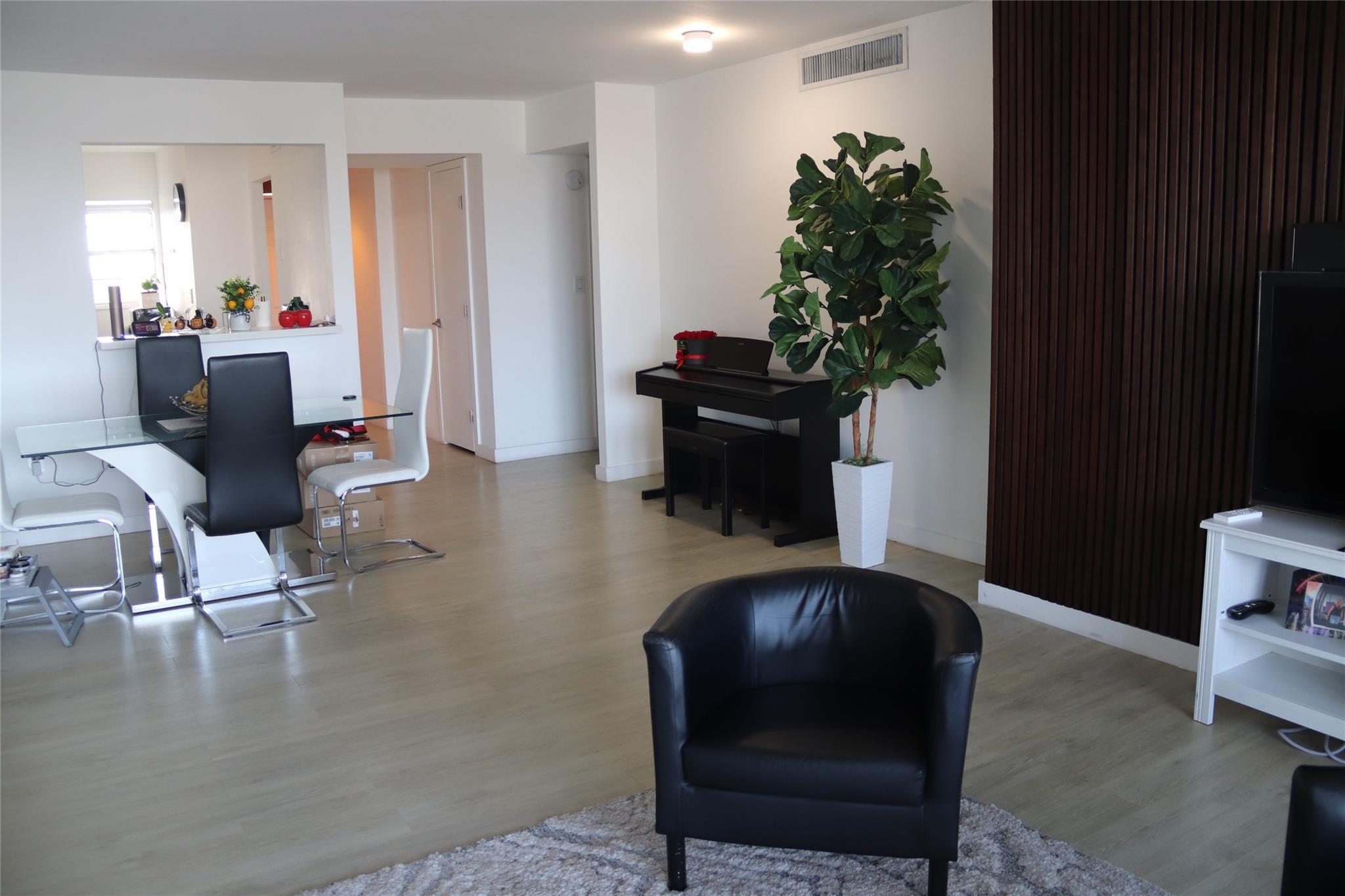 1770 Northeast 191st Street, Unit 816 Miami, FL 33179 - Photo 12 of 33 a living room with furniture and a potted plant