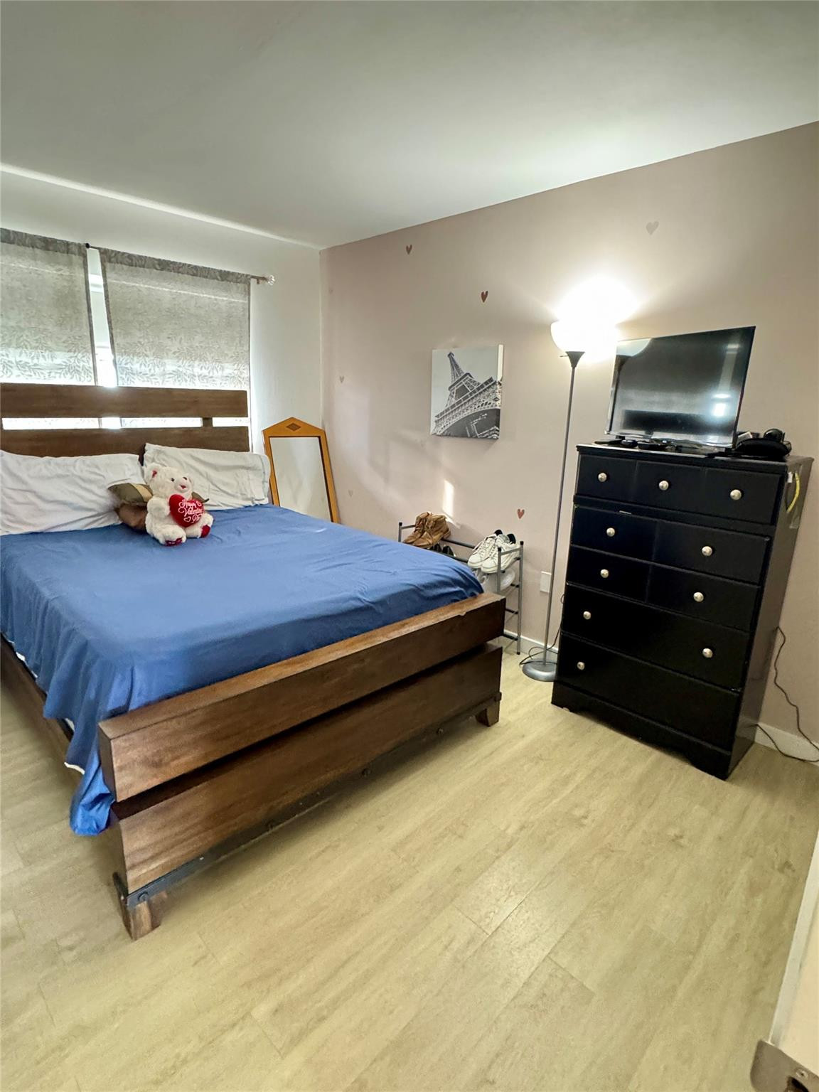 1770 Northeast 191st Street, Unit 816 Miami, FL 33179 - Photo 15 of 33 a bed room with furniture and a flat screen tv