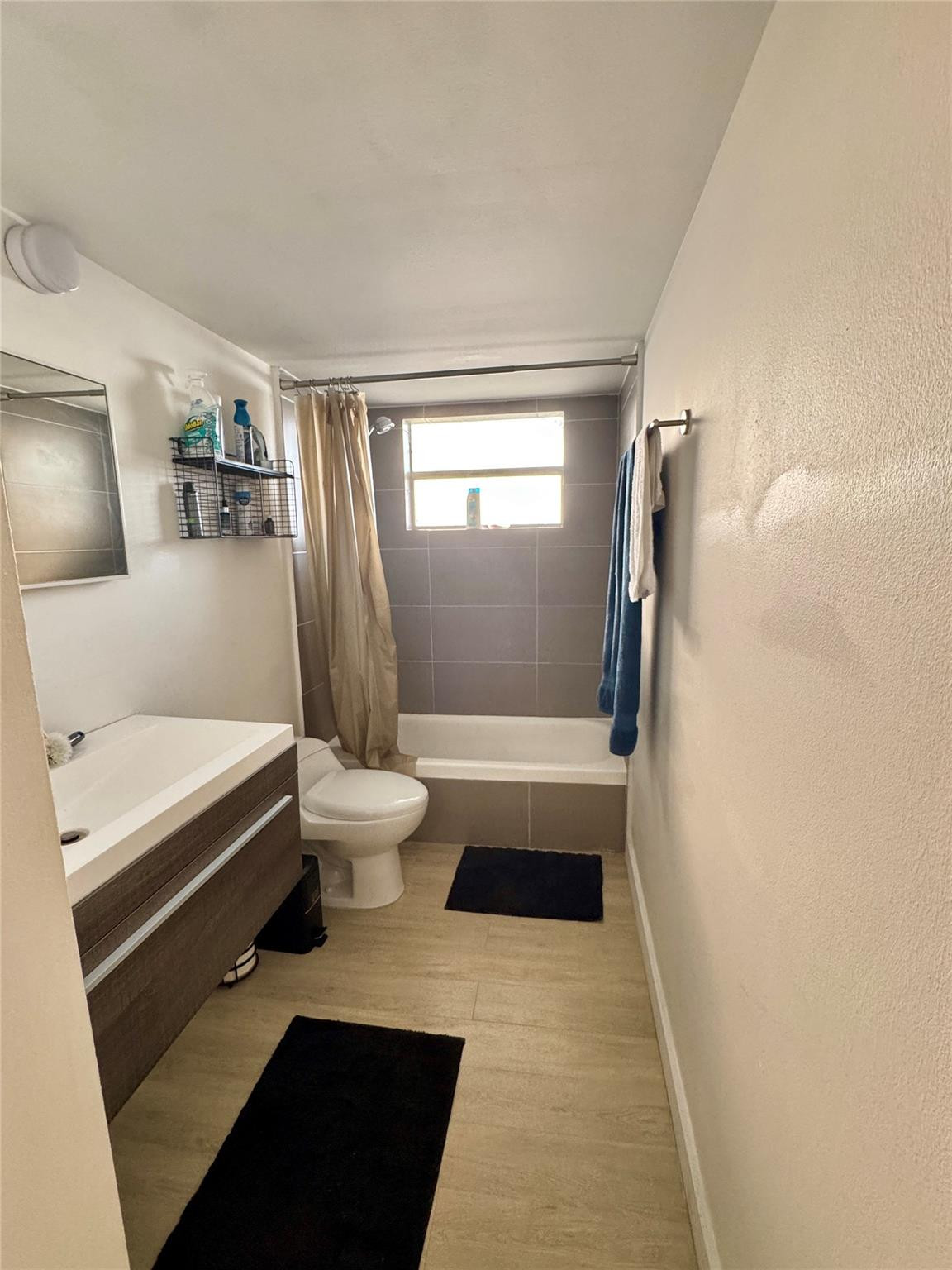 1770 Northeast 191st Street, Unit 816 Miami, FL 33179 - Photo 18 of 33 a bathroom with a sink a toilet a tub and shower