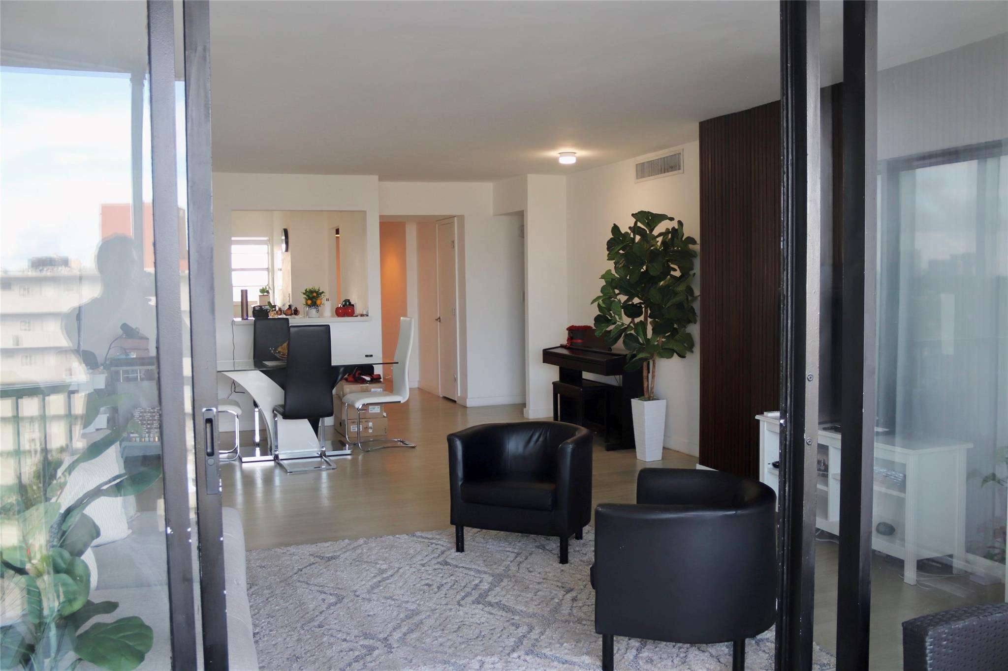 1770 Northeast 191st Street, Unit 816 Miami, FL 33179 - Photo 32 of 33 a living room with furniture and a potted plant