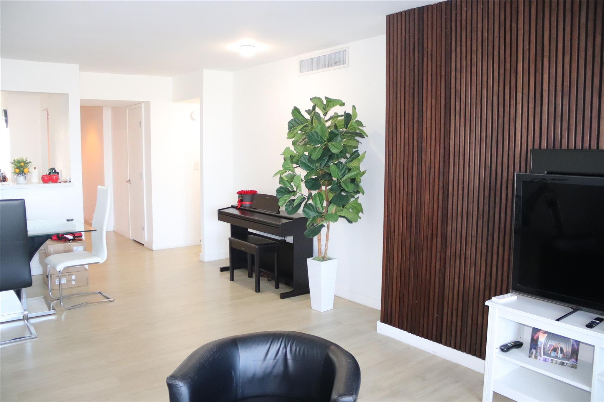 1770 Northeast 191st Street, Unit 816 Miami, FL 33179 - Photo 8 of 33 a living room with furniture and a potted plant