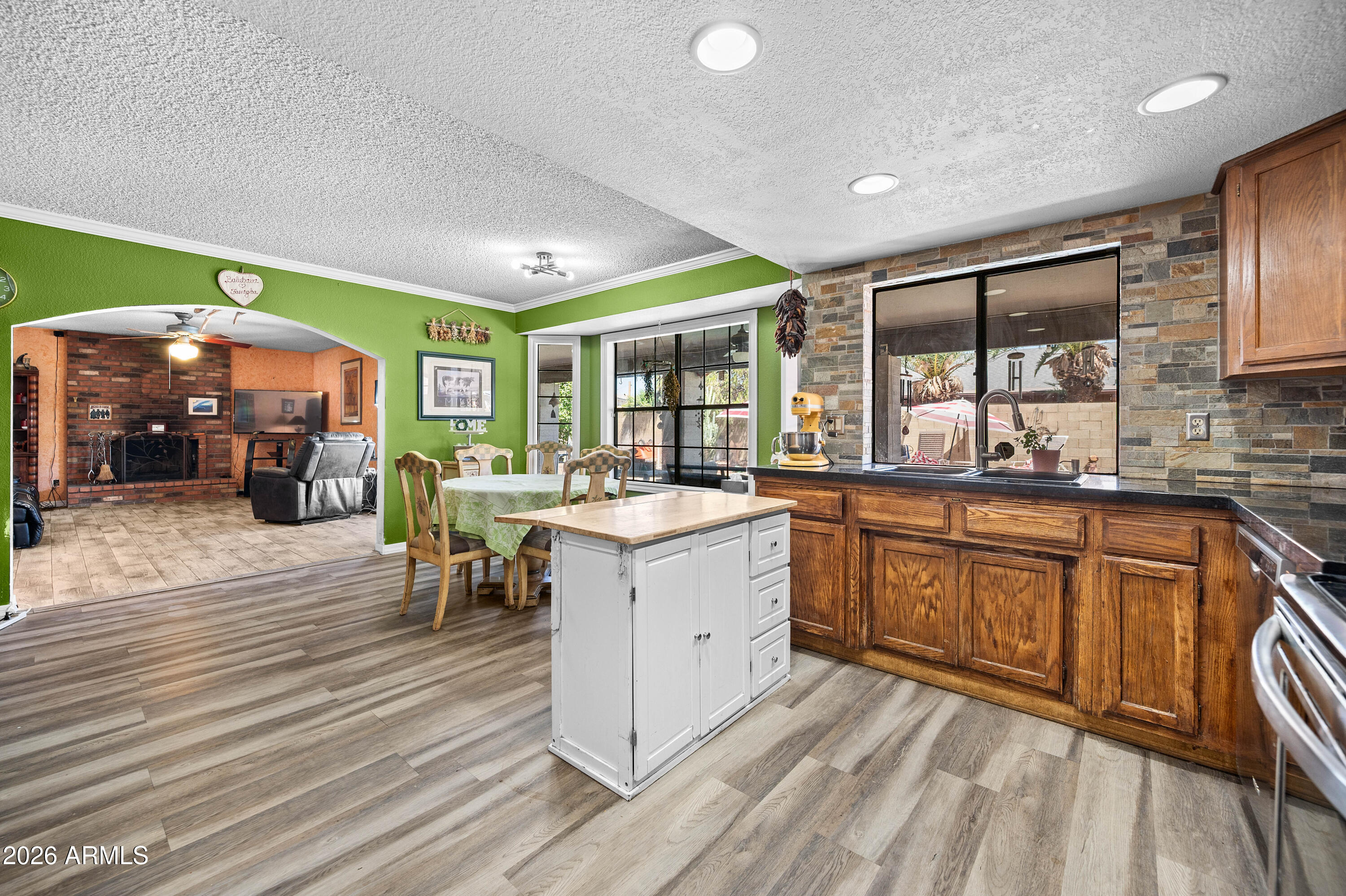 6416 West Shangri-la Road Glendale, AZ 85304 - Photo 9 of 28 Kitchen