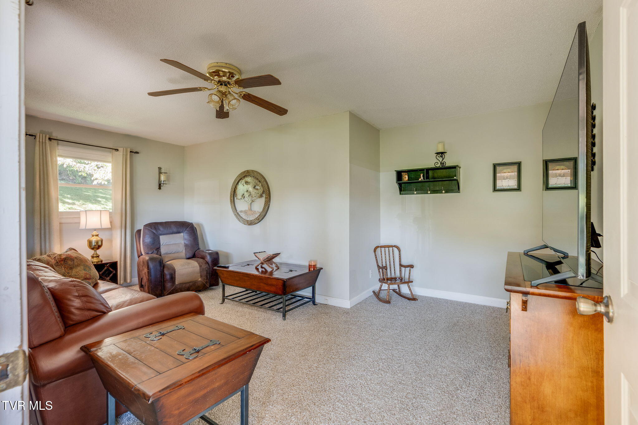 121 Sunset Road Gray, TN 37615 - Photo 5 of 32 004
