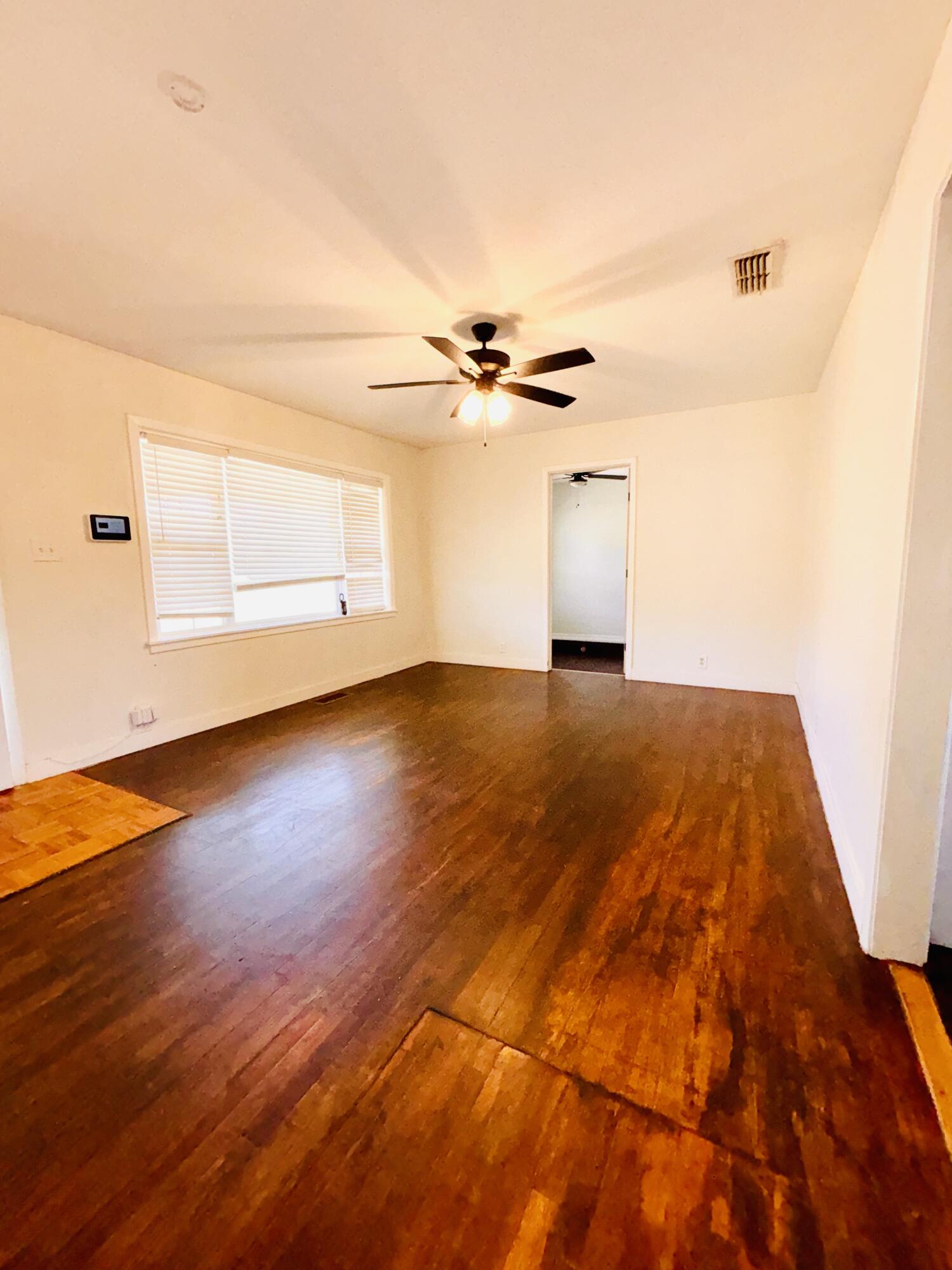 4702 40th Street Lubbock, TX 79414 - Photo 5 of 23 IMG_2012
