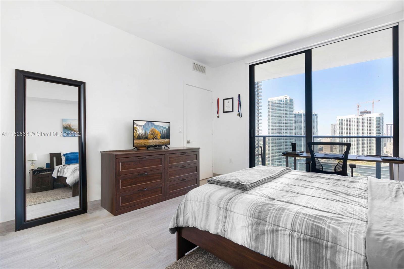 45 Southwest 9th Street, Unit 2508 Miami, FL 33130 - Photo 13 of 29