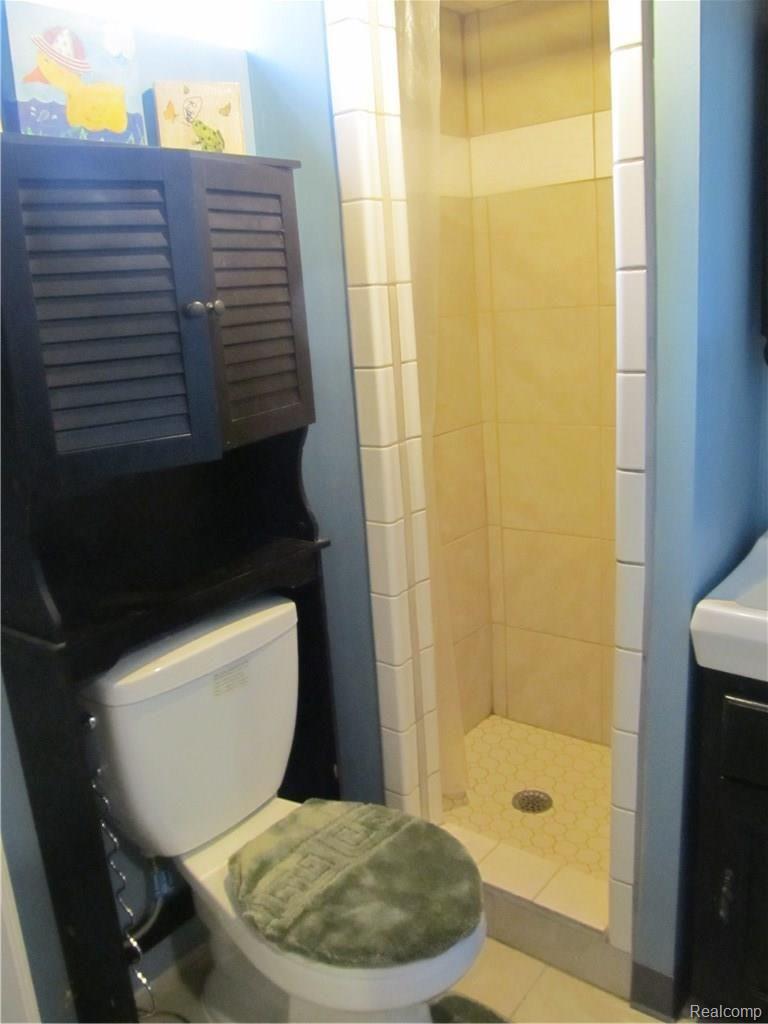 1680 Hampton Road Mount Clemens, MI 48043 - Photo 27 of 33 IMG_5985.JPG