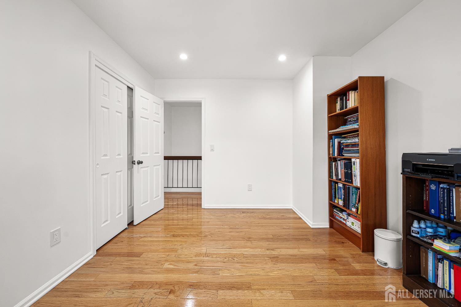 5 Hawthorn Drive Edison, NJ 08820 - Photo 12 of 29