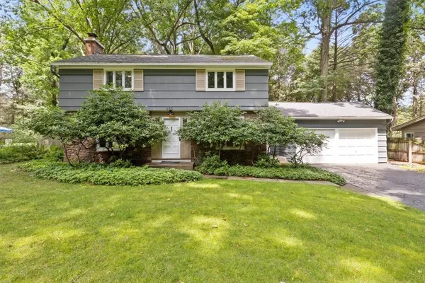 $3,800 | 485 Oakridge Drive, Irondequoit, NY 14617