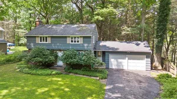 $3,800 | 485 Oakridge Drive, Irondequoit, NY 14617