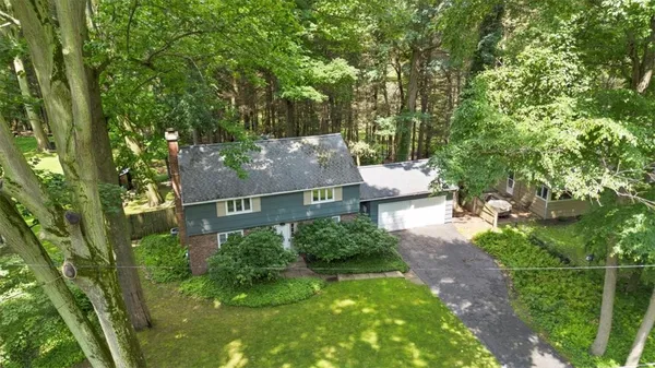 $3,800 | 485 Oakridge Drive, Irondequoit, NY 14617