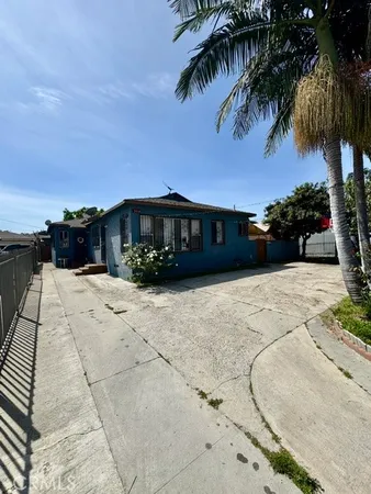 front view of house with a yard