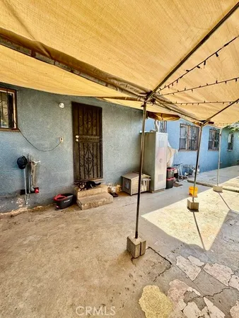 a view of a backyard of the house