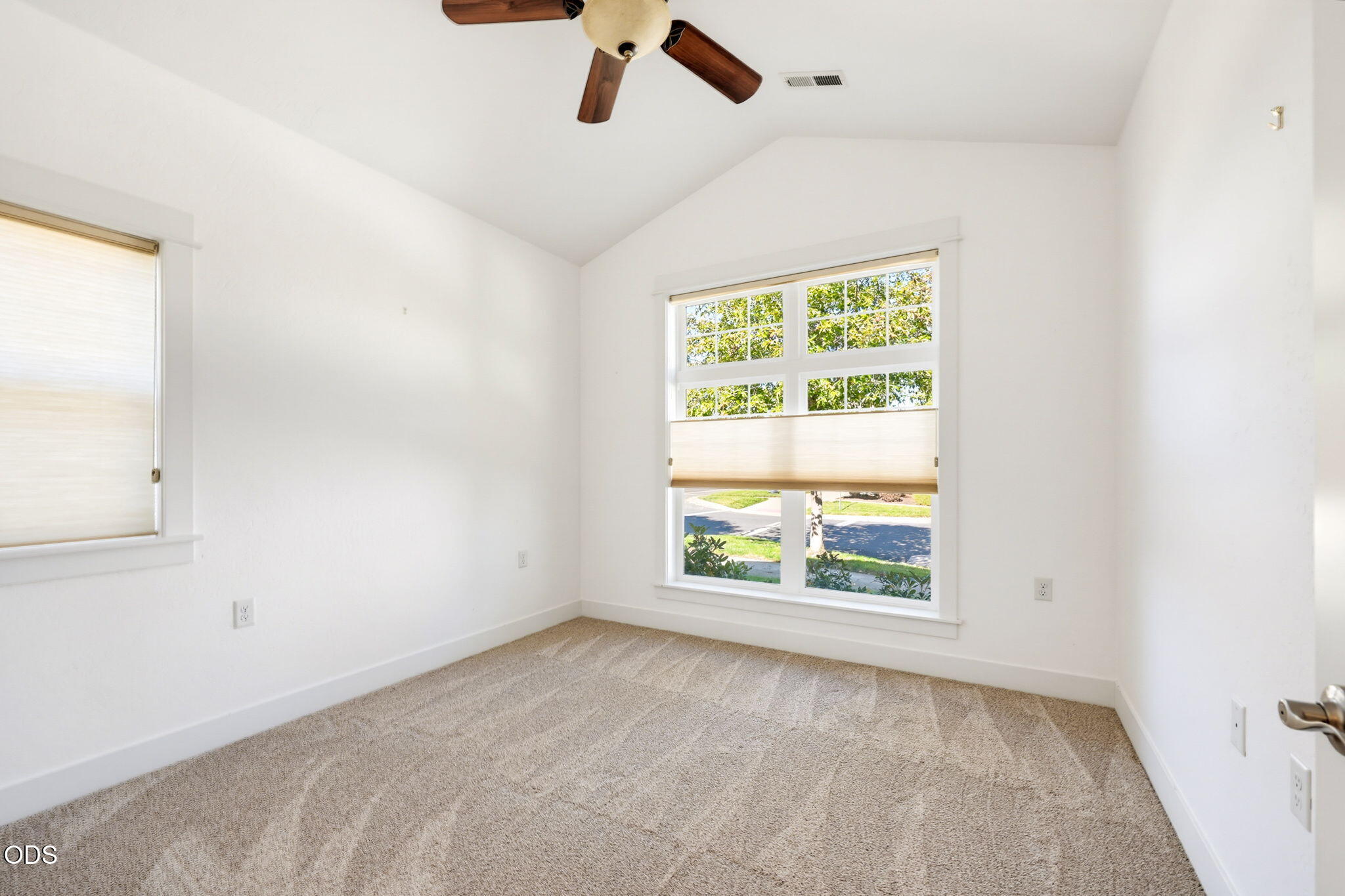 421 Stone Pointe Drive Central Point, OR 97502 - Photo 33 of 55 Gallery Image 33
