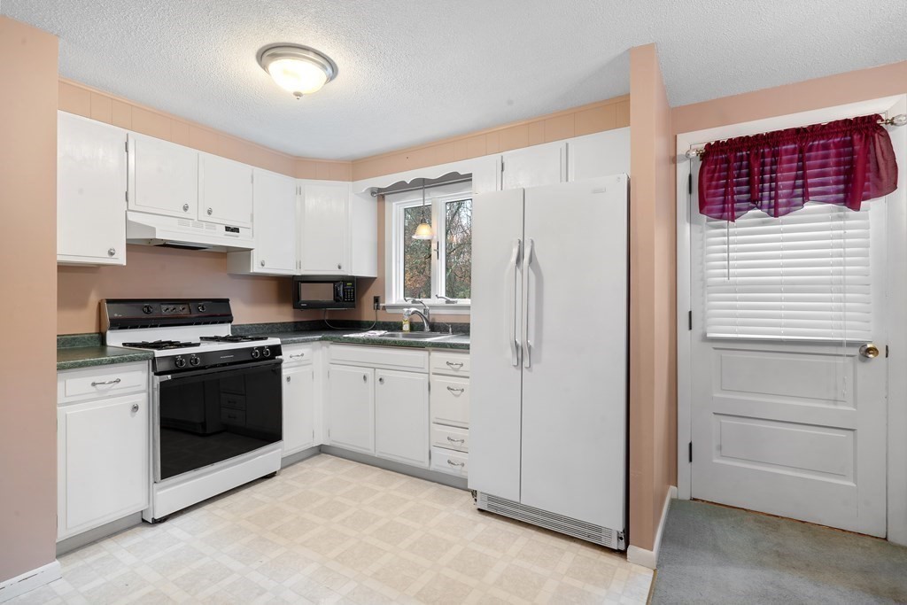 29 Harjean Road Billerica, MA 01821 - Photo 8 of 34