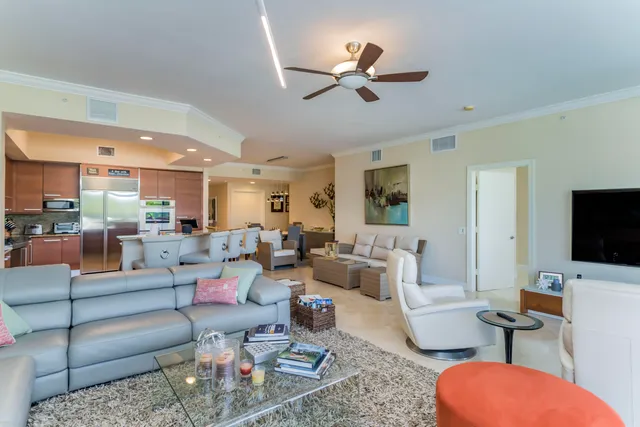 $13,000 | 701 Southeast 21st Avenue, Unit 204, Deerfield Beach, FL 33441