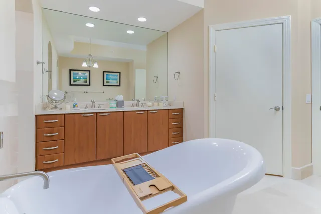 $13,000 | 701 Southeast 21st Avenue, Unit 204, Deerfield Beach, FL 33441