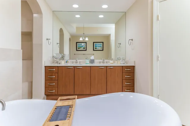 $13,000 | 701 Southeast 21st Avenue, Unit 204, Deerfield Beach, FL 33441