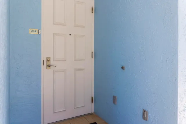 $13,000 | 701 Southeast 21st Avenue, Unit 204, Deerfield Beach, FL 33441