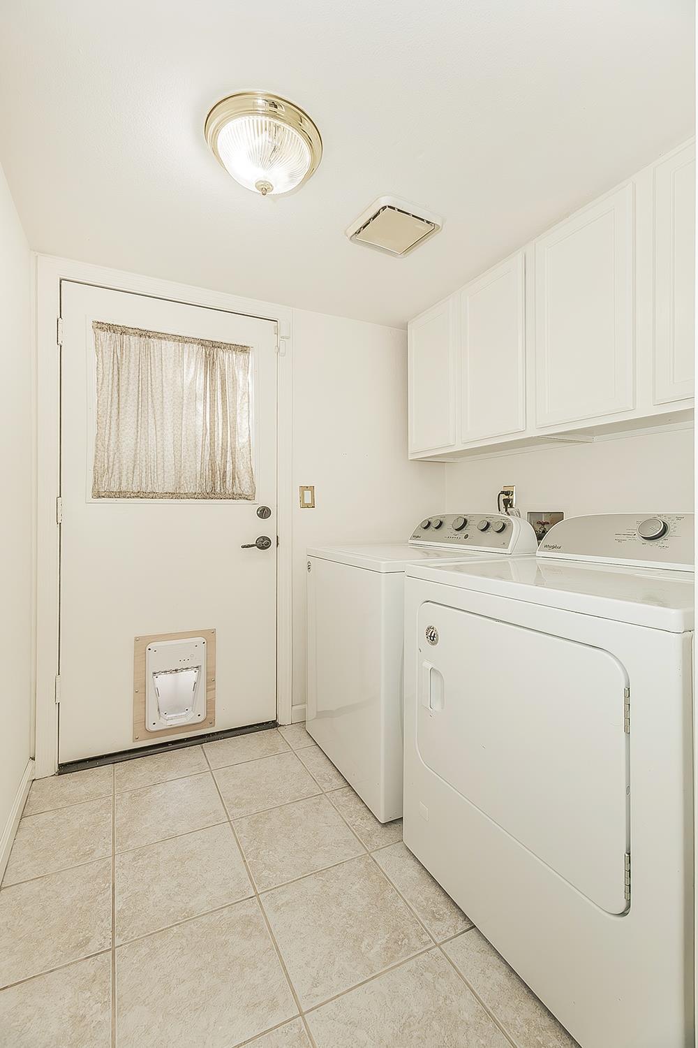 837 East Buckhill Road Fresno, CA 93720 - Photo 19 of 55 Laundry Room