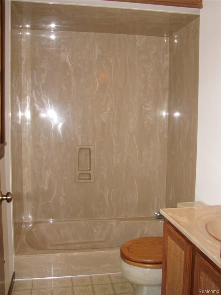 59100 Eight Mile Road South Lyon, MI 48178 - Photo 19 of 23 FULL BATH #2