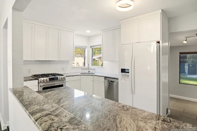 $2,000 | 2375 West Mulberry Avenue, San Antonio, TX 78201