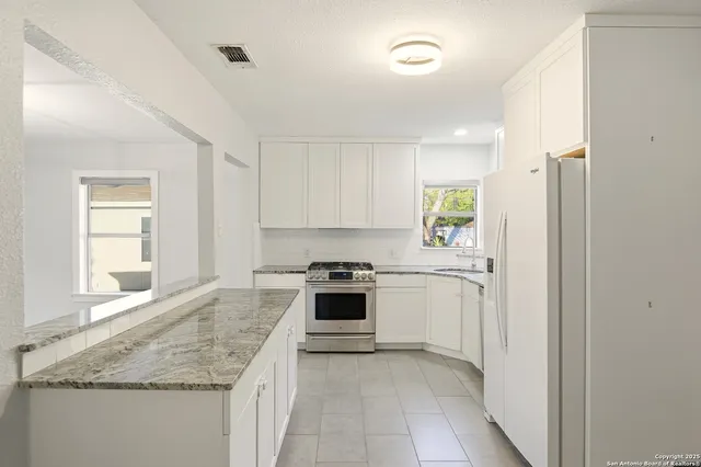 $2,000 | 2375 West Mulberry Avenue, San Antonio, TX 78201