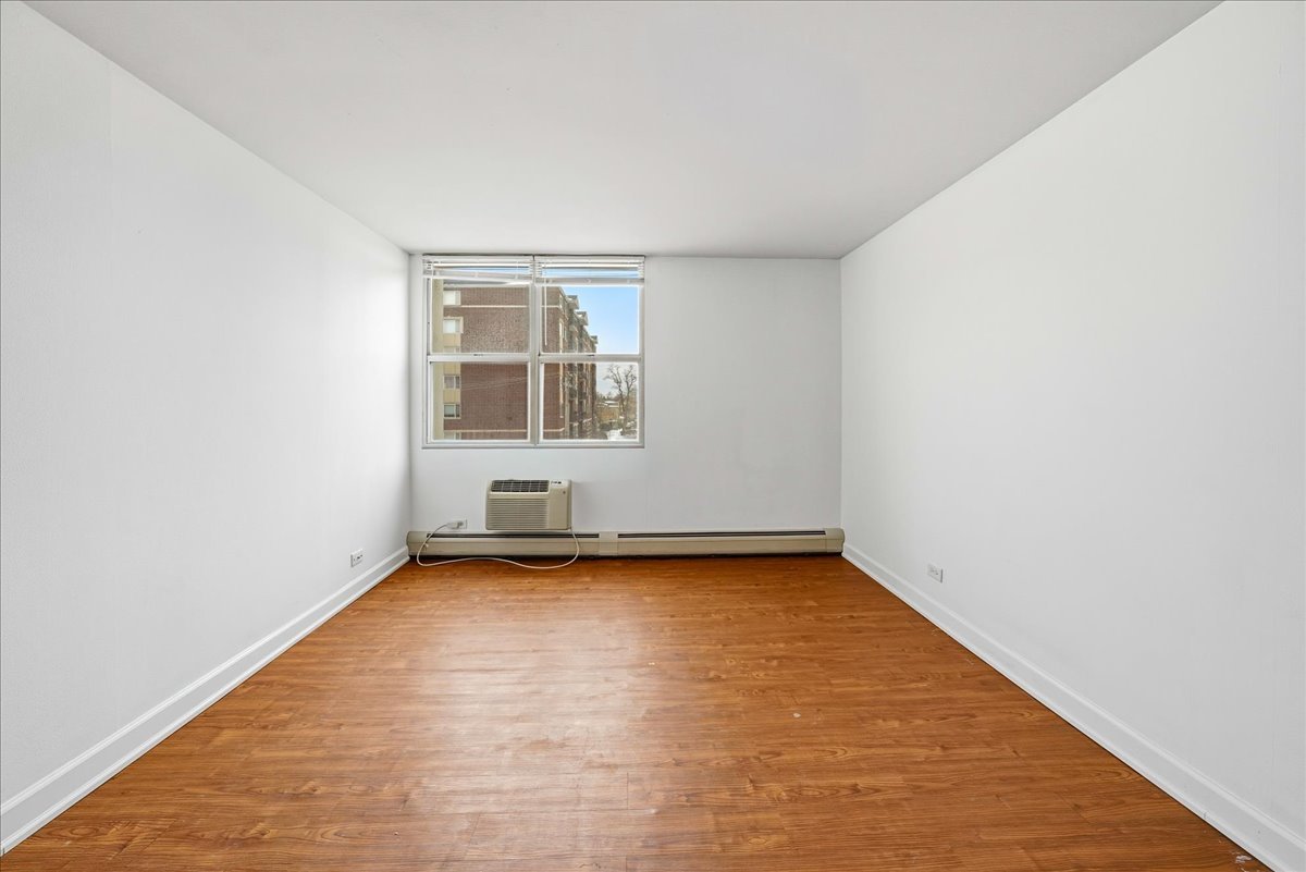 33 North Main Street, Unit 2E Lombard, IL 60148 - Photo 14 of 16 an empty room with a window