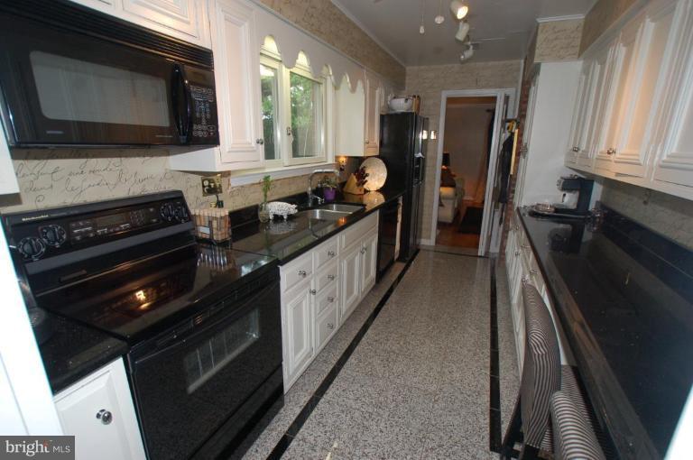 958 Melvin Road Annapolis, MD 21403 - Photo 18 of 29 Kitchen