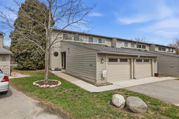 $320,000 | 610 Peninsula Court, Ann Arbor, MI 48105